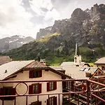 Weisses Roessli Hotel