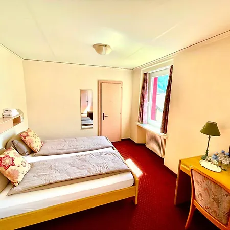 Hotel Weisses Roessli 2*