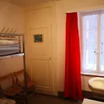 Weisses Roessli Hotell 2*