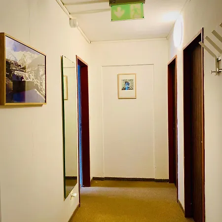 Weisses Roessli Szálloda 2*